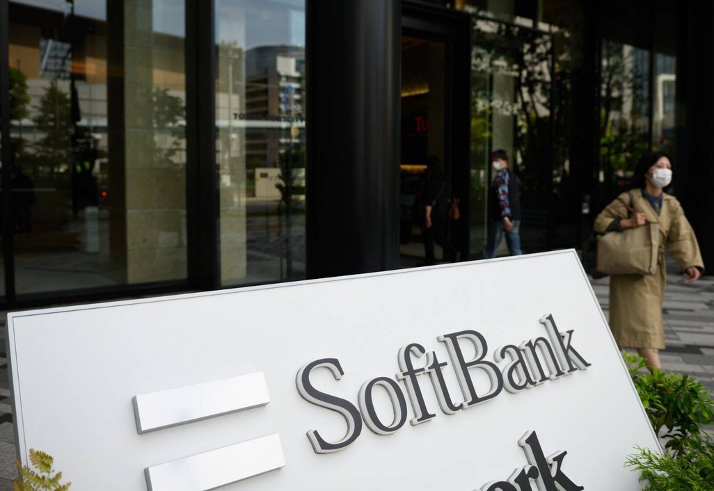 Softbank Softbank records record loss